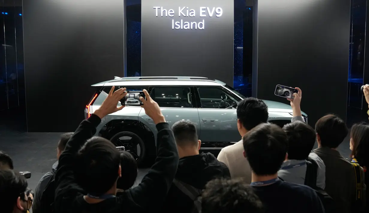 Pameran yang dulu bernama Seoul Motor Show akan diikuti lebih dari 160 perusahaan dari 10 negara. (AP Photo/Lee Jin-man)