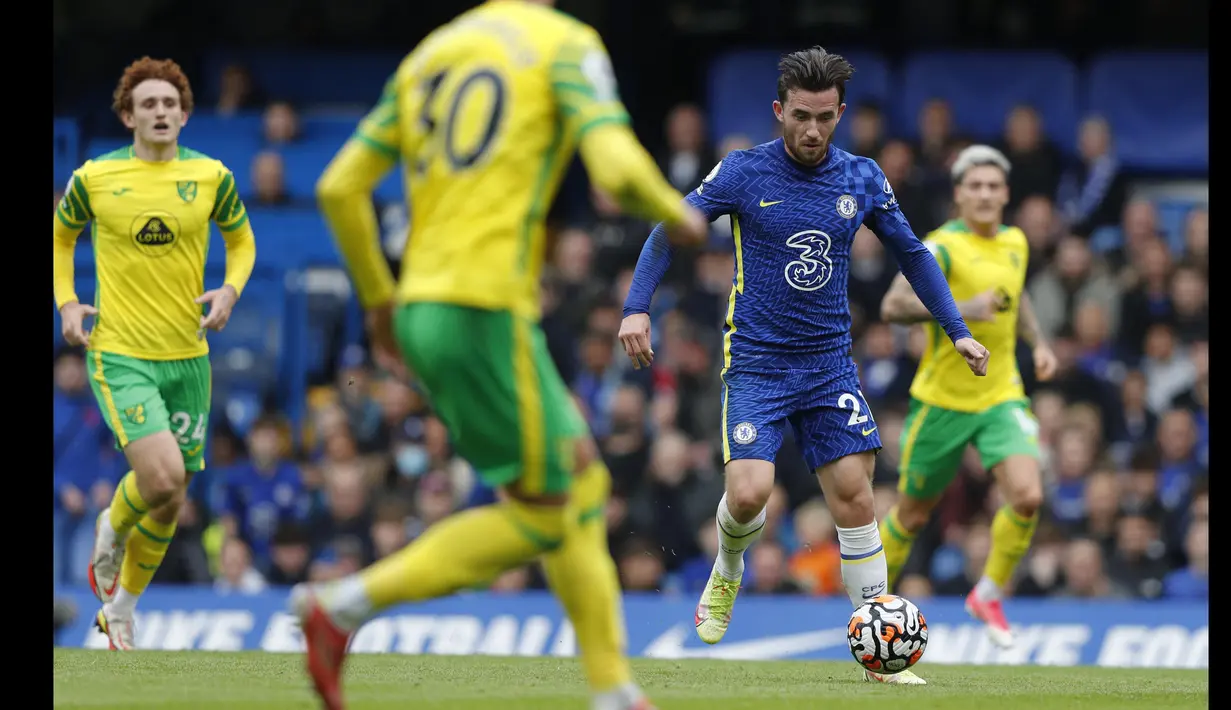 Justru akhirnya Chelsea yang berhasil menambah keunggulan menjadi 4-0 pada menit ke-57. Ben Chilwell mencetak gol keempat The Blues dalam pertandingan ini setelah menerima umpan dari Mateo Kovacic. (AFP/Adrian Dennis)