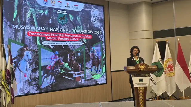 Ketum Pordasi Triwatty Marciano memberikan sambutan
