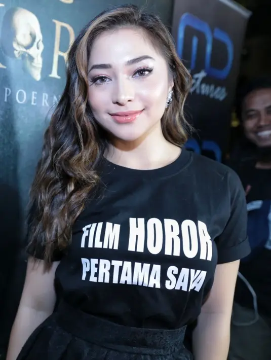 Awal mula menerima tawaran itu Nikita mengaku ragu. Ia khawatir penonton bosan melihatnya yang sering muncul di adegan film Gasing Tengkorak tersebut. Namun jalan cerita yang bagus lah yang membuatnya tertarik untuk terlibat. (Adrian Putra/Bintang.com)