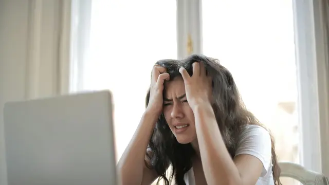 Kelola Stres dan Beban Kerja yang Terlalu Tinggi