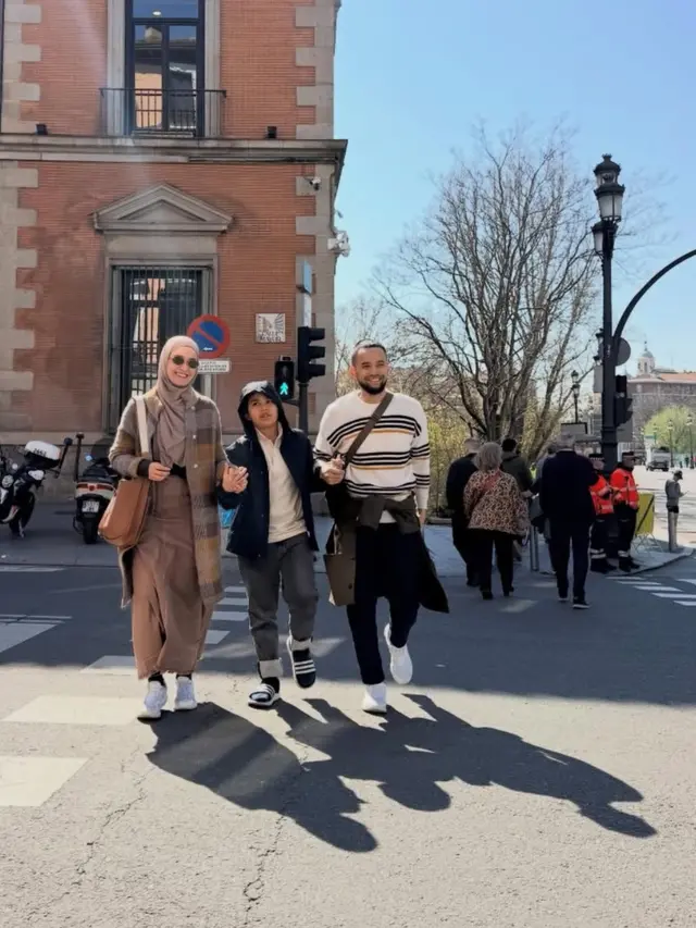 Shireen Sungkar Saat Liburan bersama keluarga. [@shireensungkar]