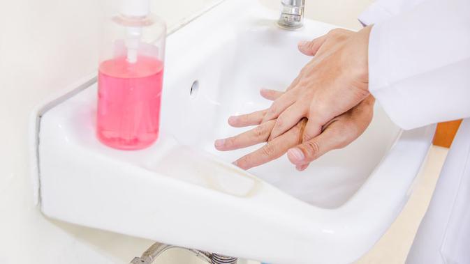 Salah Mencuci Tangan, Sia-sia Belaka