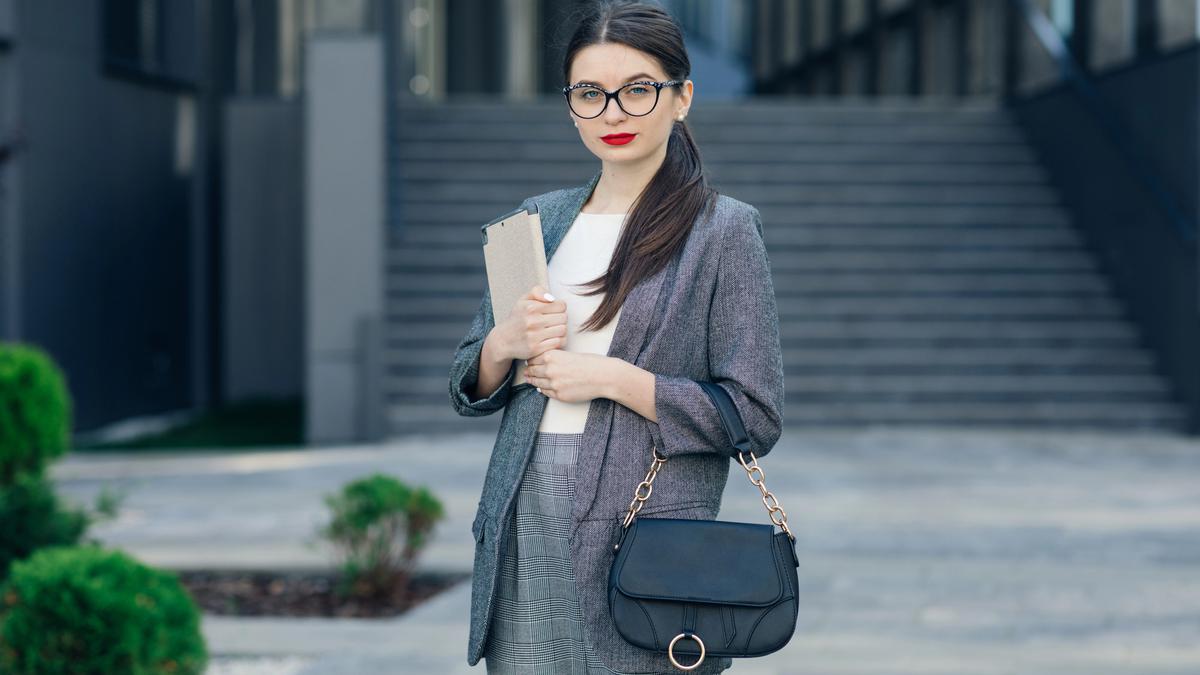 Ini Dia 4 Outfit Viral Buat Ngantor Tapi Tetap Stylish, Biar Nggak Dibilang Kaku