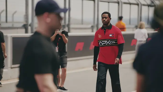 Gaya Effortless Damson Idris di F1 The Movie, Penuh Gairah dengan Tren Motorcore