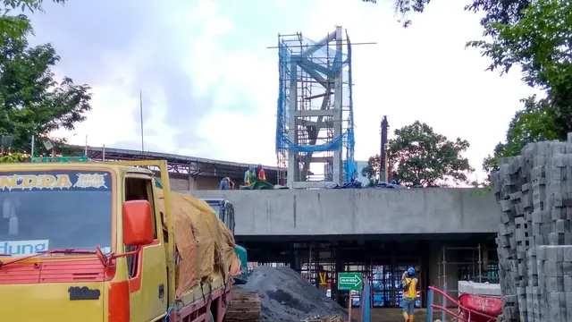 Proyek revitalisasi TIM yang masih dalam kerangka bangunan