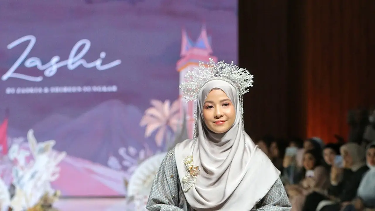 10 Inspirasi Model Gamis Terbaru untuk Lebaran ala Artis, Aurel Hermansyah hingga Ussy Sulistyawati