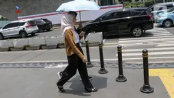 Fenomena hari tanpa bayangan kembali terjadi di Indonesia, khususnya Jakarta pada hari ini. (Liputan6.com/Herman Zakharia)