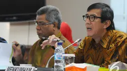 Dalam rapat kerja dengan DPD, Yasonna Hamonangan Laoly (kanan) mengatakan ingin membangun sistem pengaduan online secara terintegrasi, Senayan, Jakarta, Kamis (20/11/2014). (Liputan6.com/Andrian M Tunay)