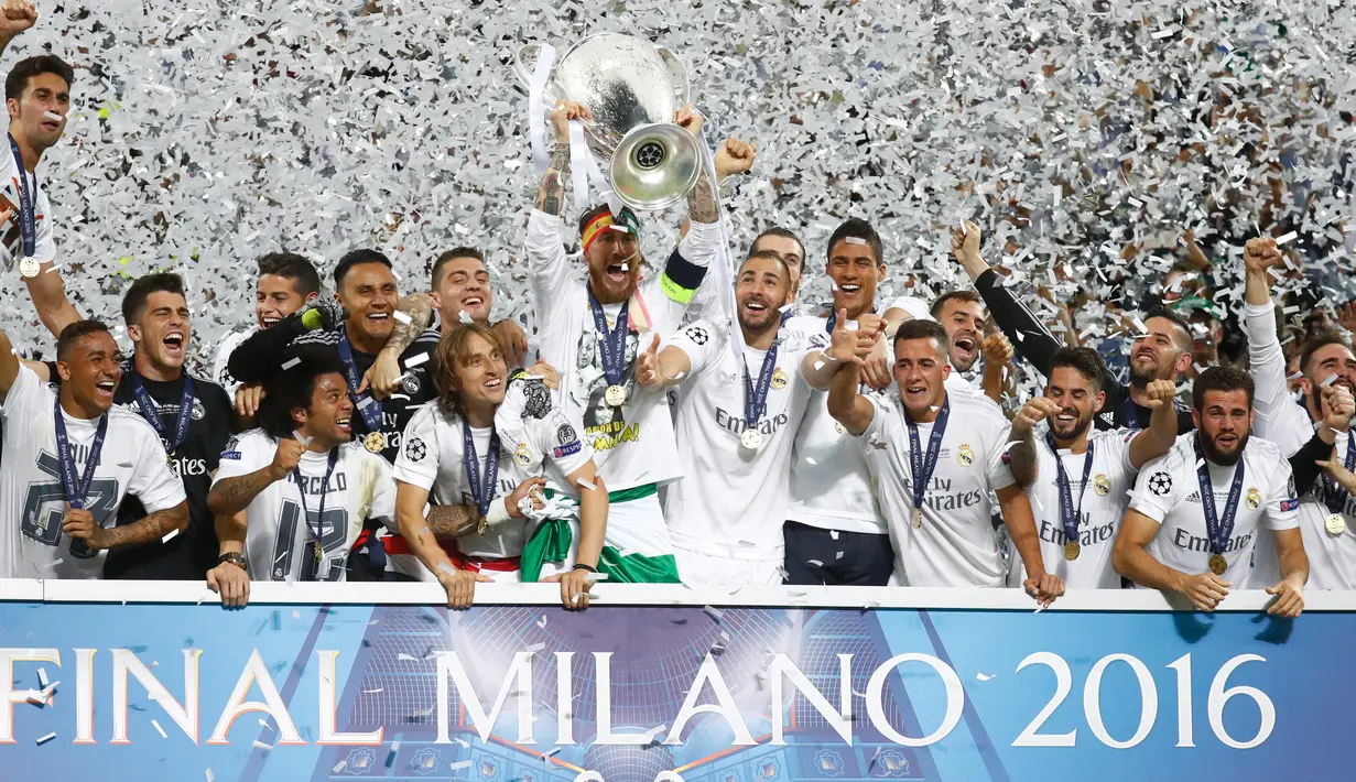 Real Madrid tampil sebagai juara Liga Champions 2015/2016 di Stadion San Siro, Milan, Minggu (29/5). Madrid pun sukses meraih gelar juara ke-11 mereka di turnamen ini; 'La Undecima',demikian mereka melabelinya. (Reuters/ Kai Pfaffenbach)