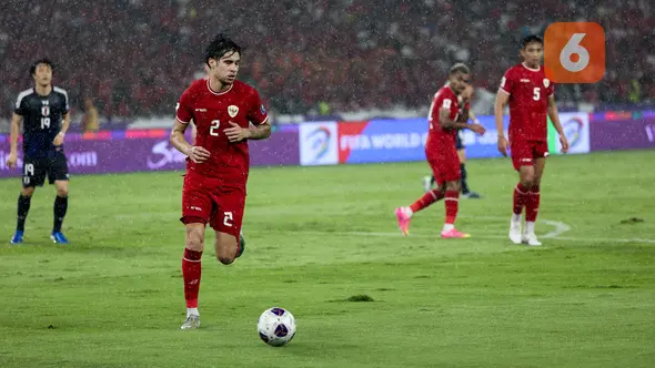 Kevin Diks saat menjalani laga debut bersama Timnas Indonesia pada pertandingan kontra Jepang di matchday kelima Grup C putaran ketiga Kualifikasi Piala Dunia 2026 zona Asia di Stadion Utama Gelora Bung Karno (SUGBK), Jumat (15/11/2024). (Bola.com/Abdul Aziz)