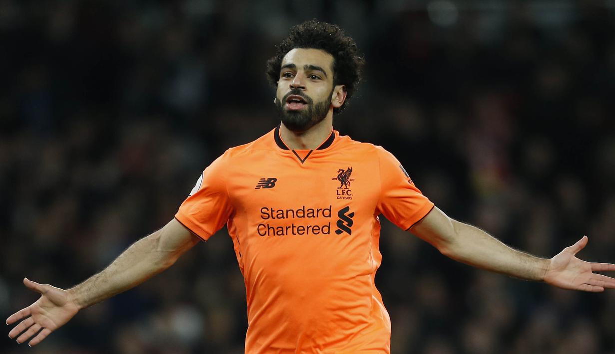 4. Mohamed Salah (Liverpool) - Bintang Mesir ini diproyeksikan menjadi suksesor dari Cristiano Ronaldo di Real Madrid. Manajemen Los Blancos disebut Diario Gol telah bertemu dengan agen dari sang pemain, Ramy Abbas Issa. (AFP/Ian Kington)