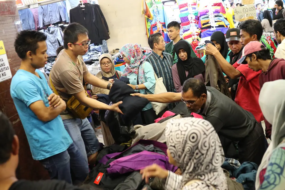Cari Busana Muslim, Warga Serbu Pasar Tanah Abang