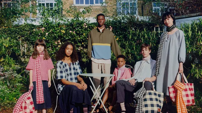 JW Anderson Kembali Berkolaborasi dengan Uniqlo dan Menyuguhkan Koleksi Spring Summer 2020 yang Atraktif