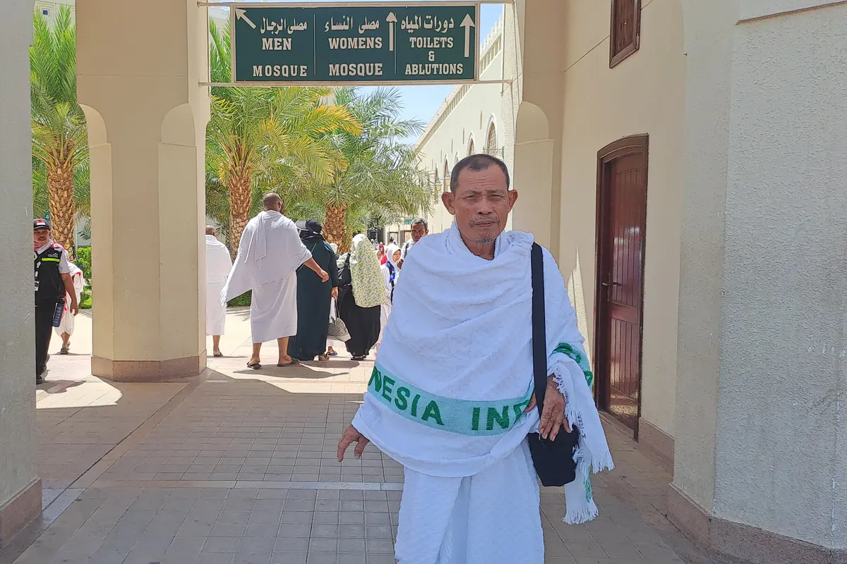 Jemaah Haji Indonesia Mengambil Miqat di Masjid Dzulhulaifah