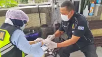 Tim DVI Polda Jabar Ambil Sampel DNA Keluarga Pramugari Korban Pesawat Jatuh