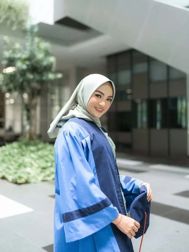 6 Potret Renny Rachmawaty Istri Komika Dzawin Nur, Instruktur Freedive Profesional