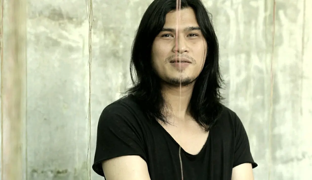 Hampir semua lagu yang ada di album ke-2 nya itu bercerita tentang pengalaman yang pernah dialaminya yang kemudian dijadikan lirik lagu. Kisah para sahabatnya pun juga dijadikan lagu dan dikumpulkan dalam album itu. (Galih W.Satria/Bintang.com)