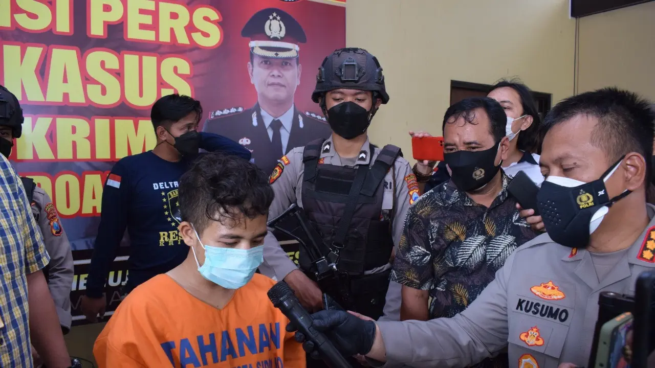 HE, pembunuh perempuan kakak adik di Sidoarjo. (Dian Kurniawan/liputan6.com)