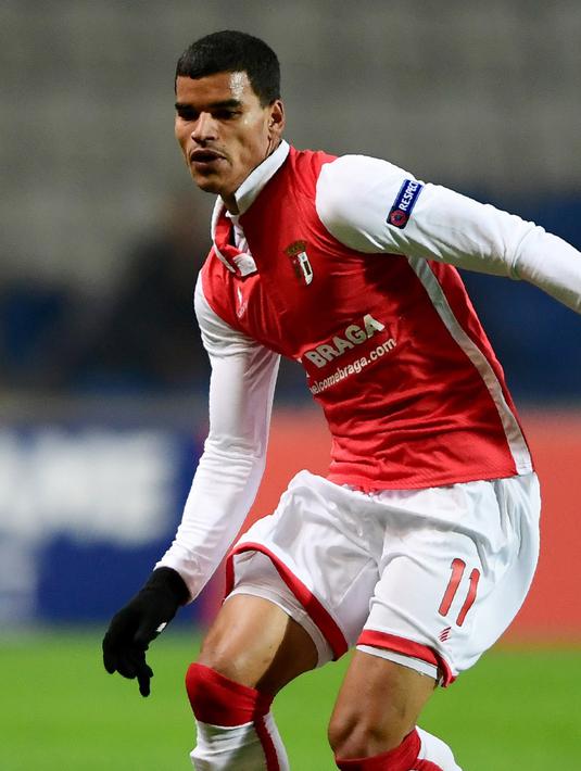 6. Danilo (Braga) - Menimba ilmu di Vasco da Gama yang terkenal menciptakan banyak pemain hebat. Bermain di depan bek, Danilo dikenal memiliki tekel yang keras namun akurat. (AFP/Ozan Kose)