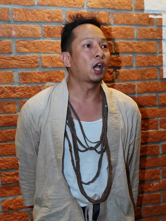 Menjalani syuting dibeberapa kota membuat para pemain dan kru makin dekat. Begitu juga saat di dunia nyata. Para bintang utama ini masih terus menjalin komunikasi. Berbeda dengan film sebelumnya. (Adrian Putra/Bintang.com)