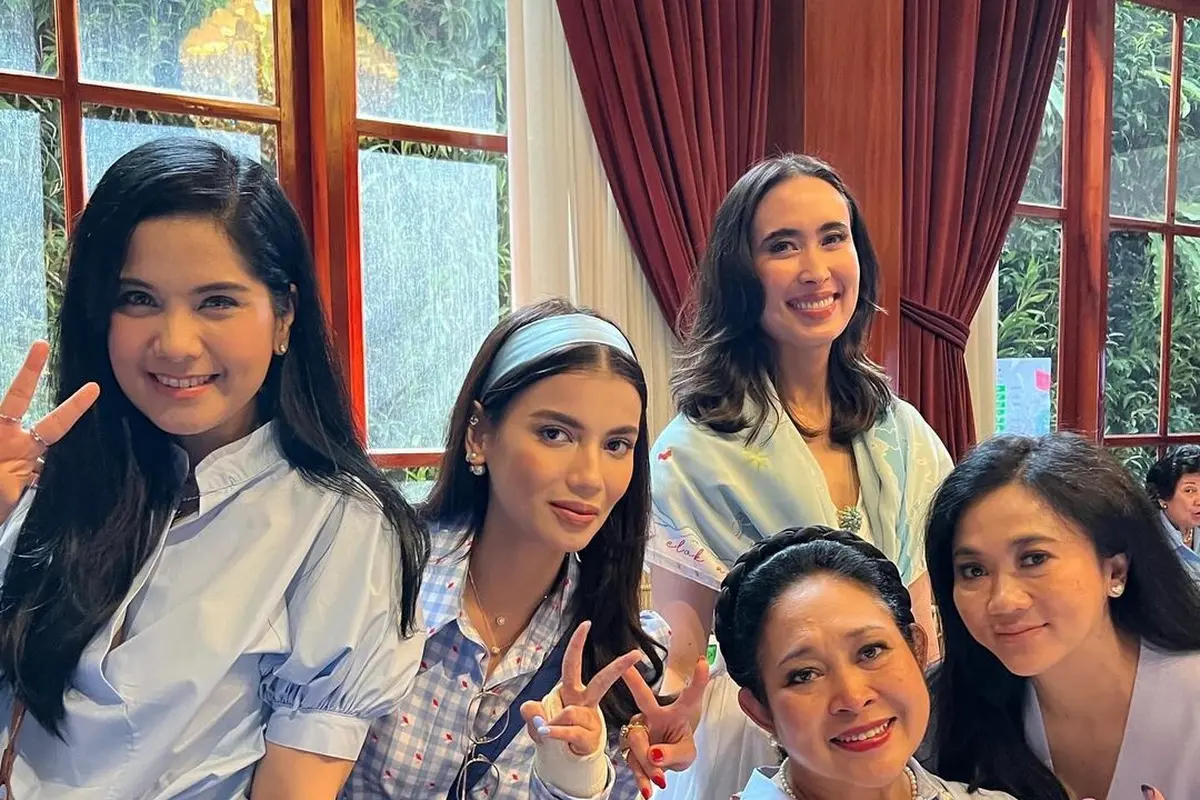Titiek Soeharto bersama Sabrina Chairunnisa (Instagram/sabrinachairunnisa_)