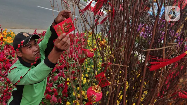 Semarak Perayaan Imlek, Ornamen Warna Merah Hiasi Bundaran HI Jakarta