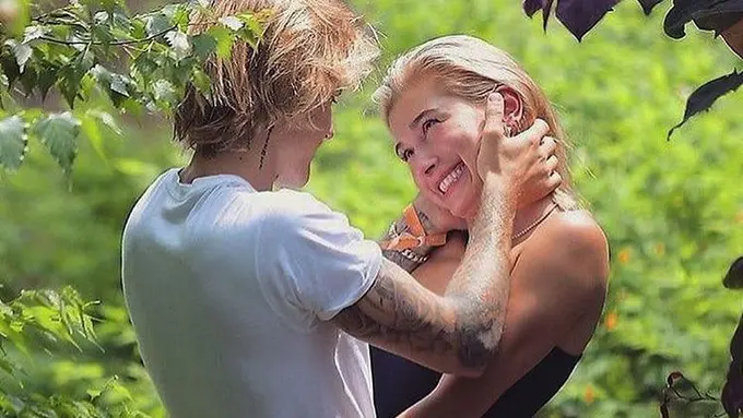 [Bintang] Hailey Baldwin - Justin Bieber