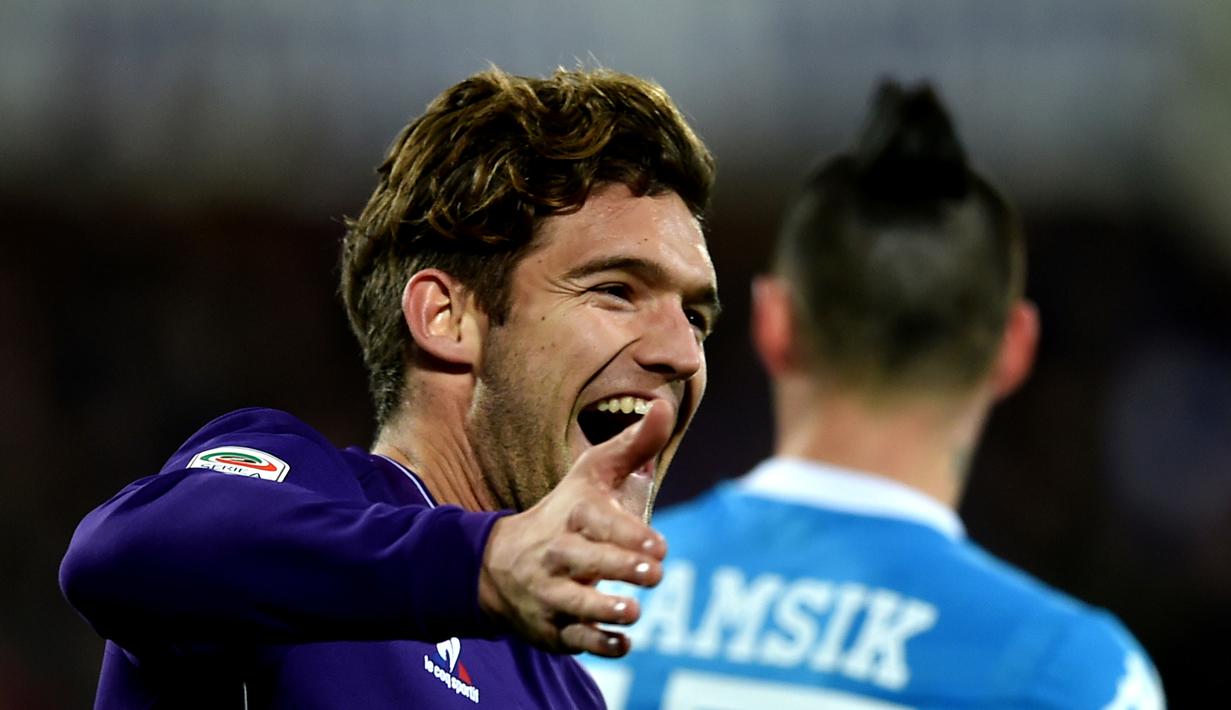 Ekspresi pemain Fiorentina, Marcos Alonso Mendoza, setelah mencetak gol ke gawang Napoli dalam laga Serie A Italia di Stadion Artemio Franchi, Firenze, Selasa (1/3/2016) dini hari WIB. (AFP/Alberto Pizzoli)