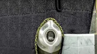 Cara Agar Bisa Menyentuh Hajar Aswad dengan Aman dan Sesuai Sunnah