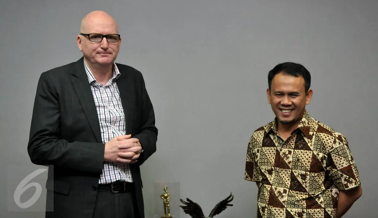 Duta Besar Australia untuk Indonesia Paul Grigson (Kiri) bertemu dengan ketua komisi I DPR RI Mahfudz Siddiq (tengah), Jakarta, Rabu (21/10/2015). Pertemuan tersebut membahas isu-isu terkini dan hubungan bilateral kedua negara. (Liputan6.com/JohanTallo)