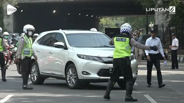 VIDEO: Hati-Hati, Petugas Lakukan Razia Pajak Mobil Mewah