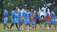 Pemain Arema FC berlatih. (Liputan6.com/Rana Adwa)