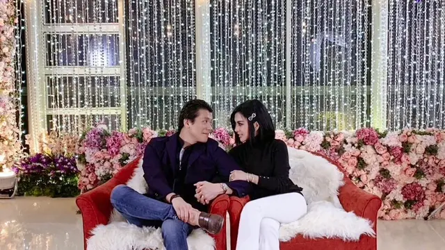 Syahrini dan Reino Barack