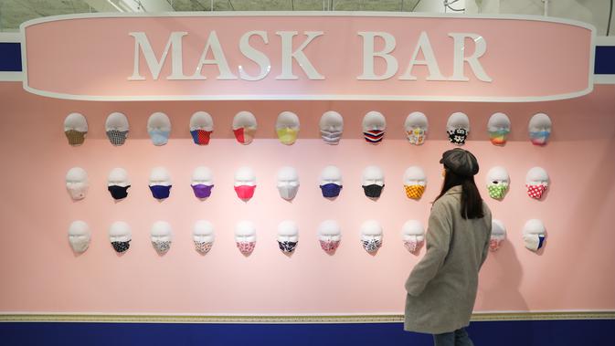 Foto pada 30 November 2020 ini menunjukkan toko bertema masker dalam kegiatan pratinjaunya di Yokohama, Jepang. Sebuah toko bertema masker bernama 