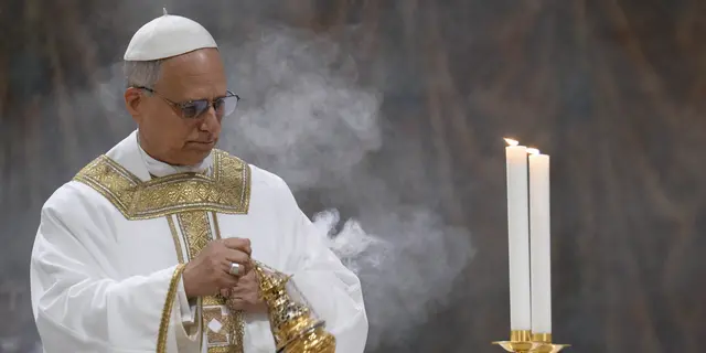 Momen Perdana Paus Leo XIV Pimpin Misa Bersama Para Kardinal