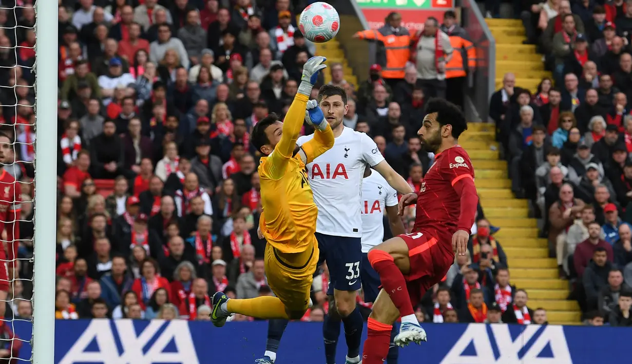 <p>Di sisa laga, Liverpool yang secara total mampu melepaskan 22 tembakan, namun hanya 3 yang menemui sasaran, gagal mencari gol kemenangan akibat buruknya penyelesaian akhir Mohamed Salah dkk. (AFP/Paul Ellis)</p>