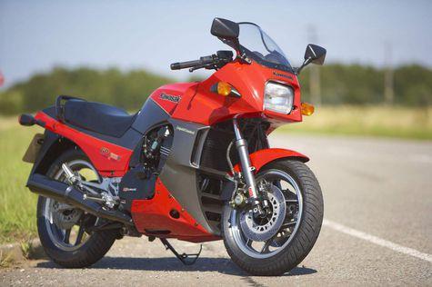 Spesifkasi Kawasaki GPZ900R
