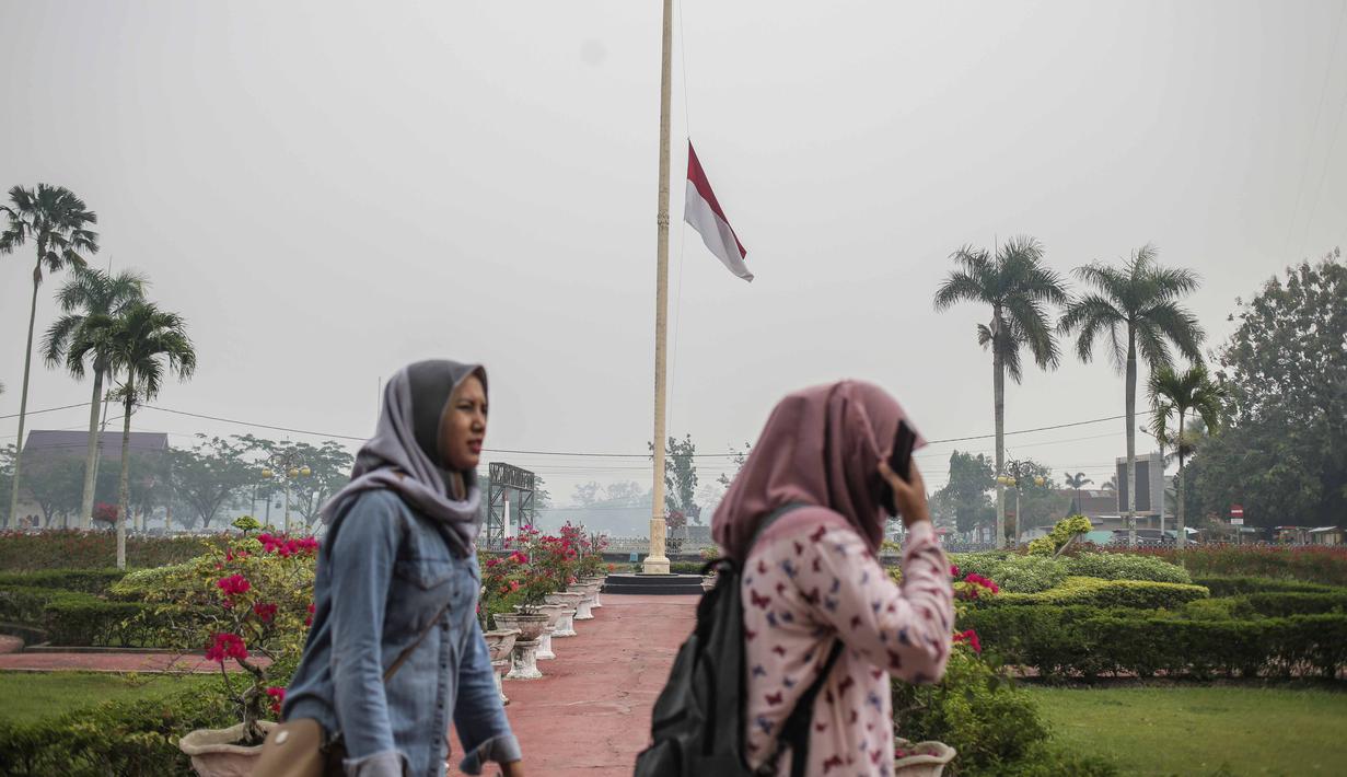 Foto Bj Habibie Wafat Bendera Setengah Tiang Berkibar Di Riau News Liputan6 Com