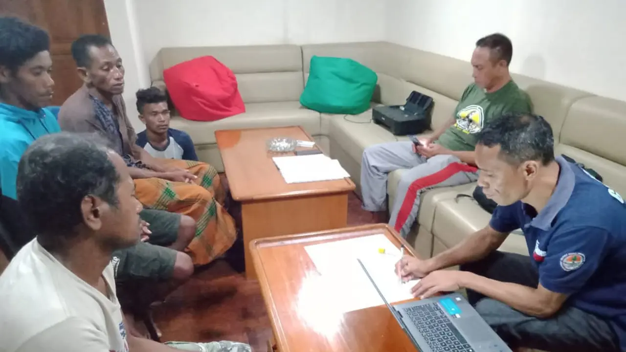 Kementerian Lingkungan Hidup dan Kehutanan (KLHK) menangkap 11 orang perusak terumbu karang di kawasan Taman Nasional atau TN Komodo. (Foto: Liputan6.com/Ahmad Yusran)