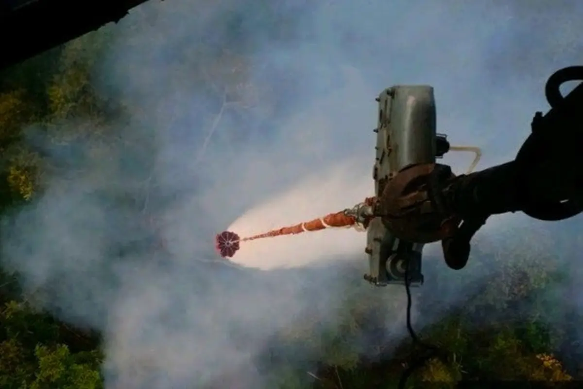 Water bombing yang dilakukan Satgas Karhutla Riau untuk memadamkan kebakaran lahan.
