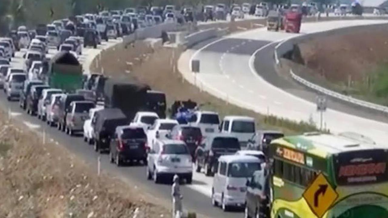 201507150-Tol Cipali Macet-Majalengka