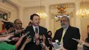 Ahok memberi keterangan kepada wartawan usai penandatanganan MoU engan Ketua Otoritas Pemadam Kebakaran Fiji di Balai Kota Jakarta, (22/9/14). (Liputan6.com/Herman Zakharia)  