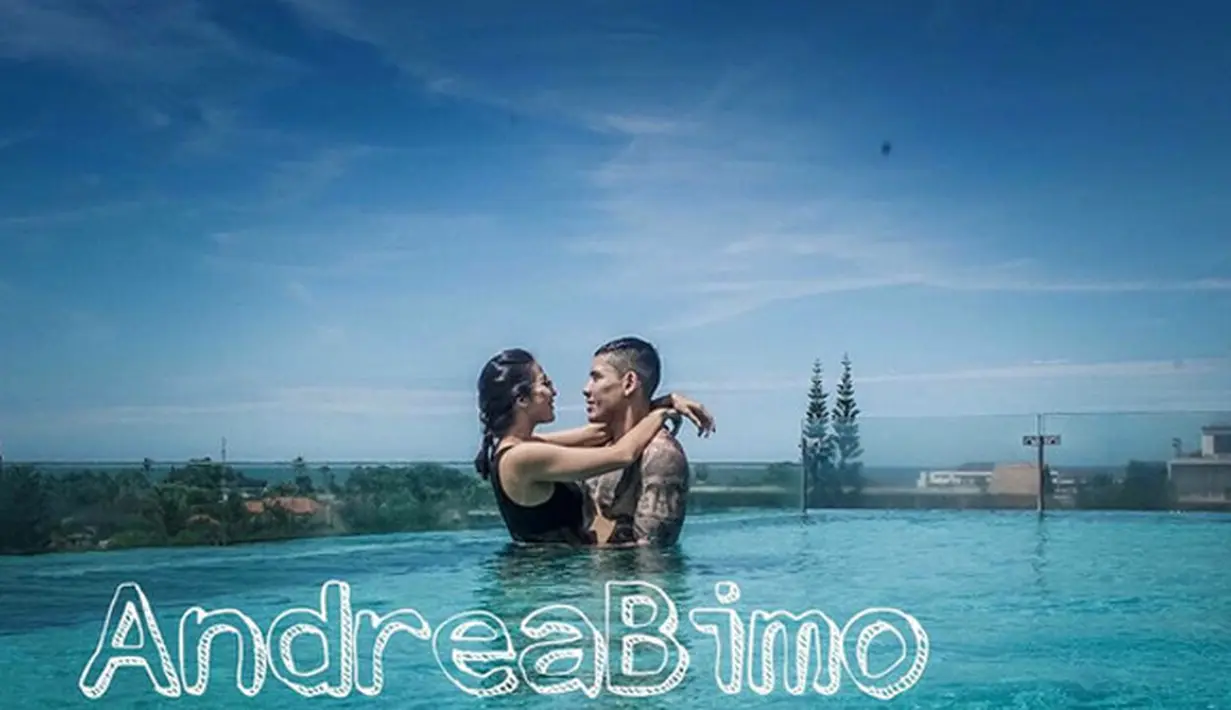 Seperti diketahui, pemeran dan presenter ini resmi menikah sejak 11 Mei 2013 silam. Keduanya menikah setelah sembilan bulan pacaran. Janji sehidup semati diucapkan di Gereja Santo Fransiskus Asisi. (Instagram/andreadianbimo)