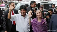 Eks Presiden Bolivia, Evo Morales bersama dengan Claudia Sheinbaum, Walikota Kota Meksiko. (Source: AP/Marco Ugarte)