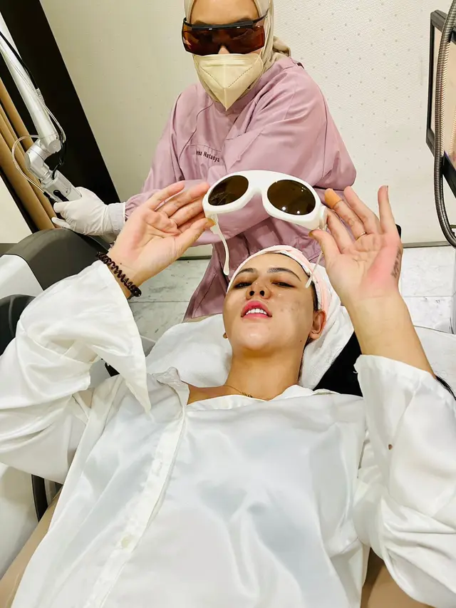 Demi Anak, Ini 6 Momen Ratu Rizky Nabila Hapus 13 Tatonya