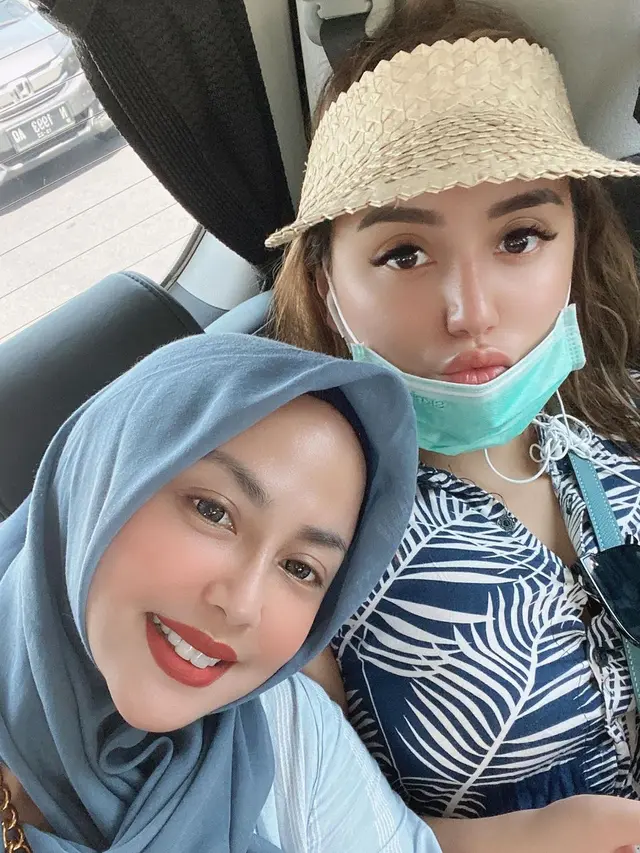 7 Potret Kompak Salmafina Sunan dan Sang Ibunda, Bak Kakak Beradik