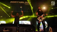 Aksi panggung Sepultura dalam konser Magnitude Medan Northblast 2017, Medan, Sabtu (9/12/2017) malam. (Reza Efendi/Liputan6.com)