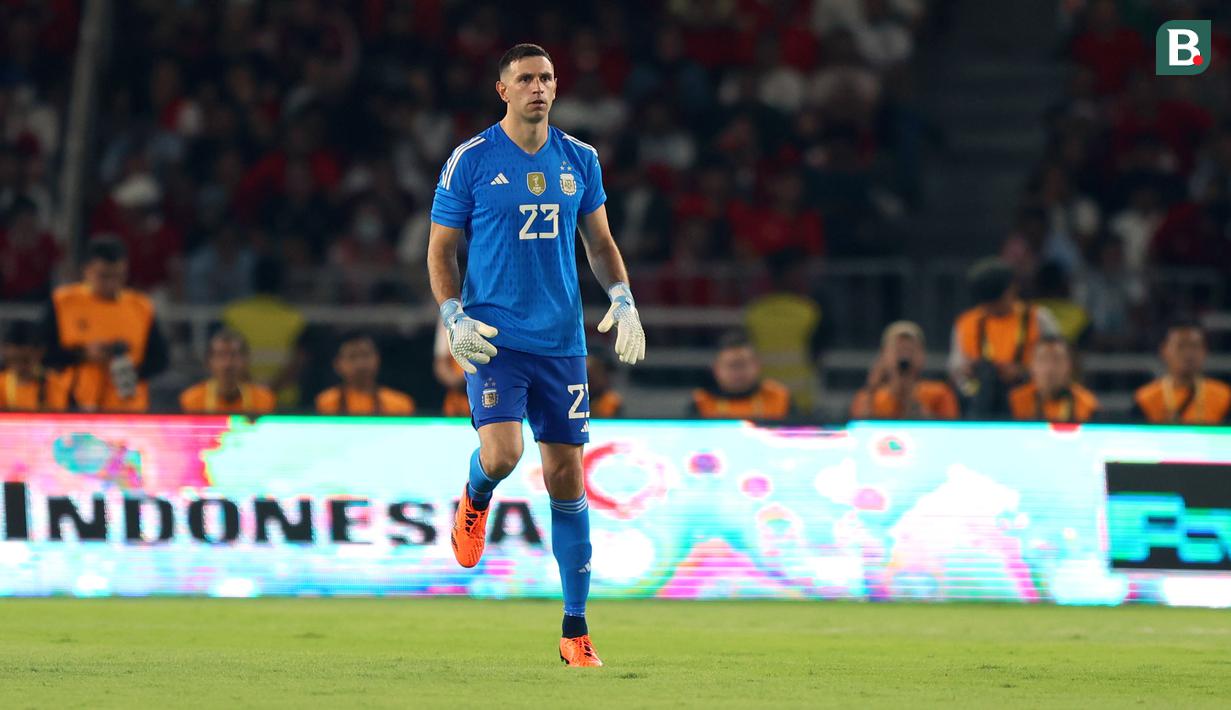 <p>Kiper Argentina, Emiliano Martinez saat laga FIFA Matchday melawan Timnas Indonesia di Stadion Utama Gelora Bung Karno (SUGBK), Senayan, Jakarta, Senin (19/06/2023). (Bola.com/Bagaskara Lazuardi)</p>