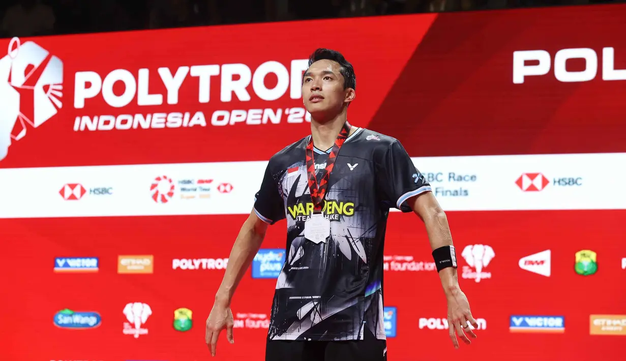 Tunggal putra Indonesia, Jonatan Christie, usai bertanding melawan wakil Kanada, Victor Lai, pada final turnamen bulutangkis Indonesia Open 2026 di Istora Gelora Bung Karno, Senayan, Jakarta, Minggu (7/6/2026). (Bola.com/M Iqbal Ichsan)